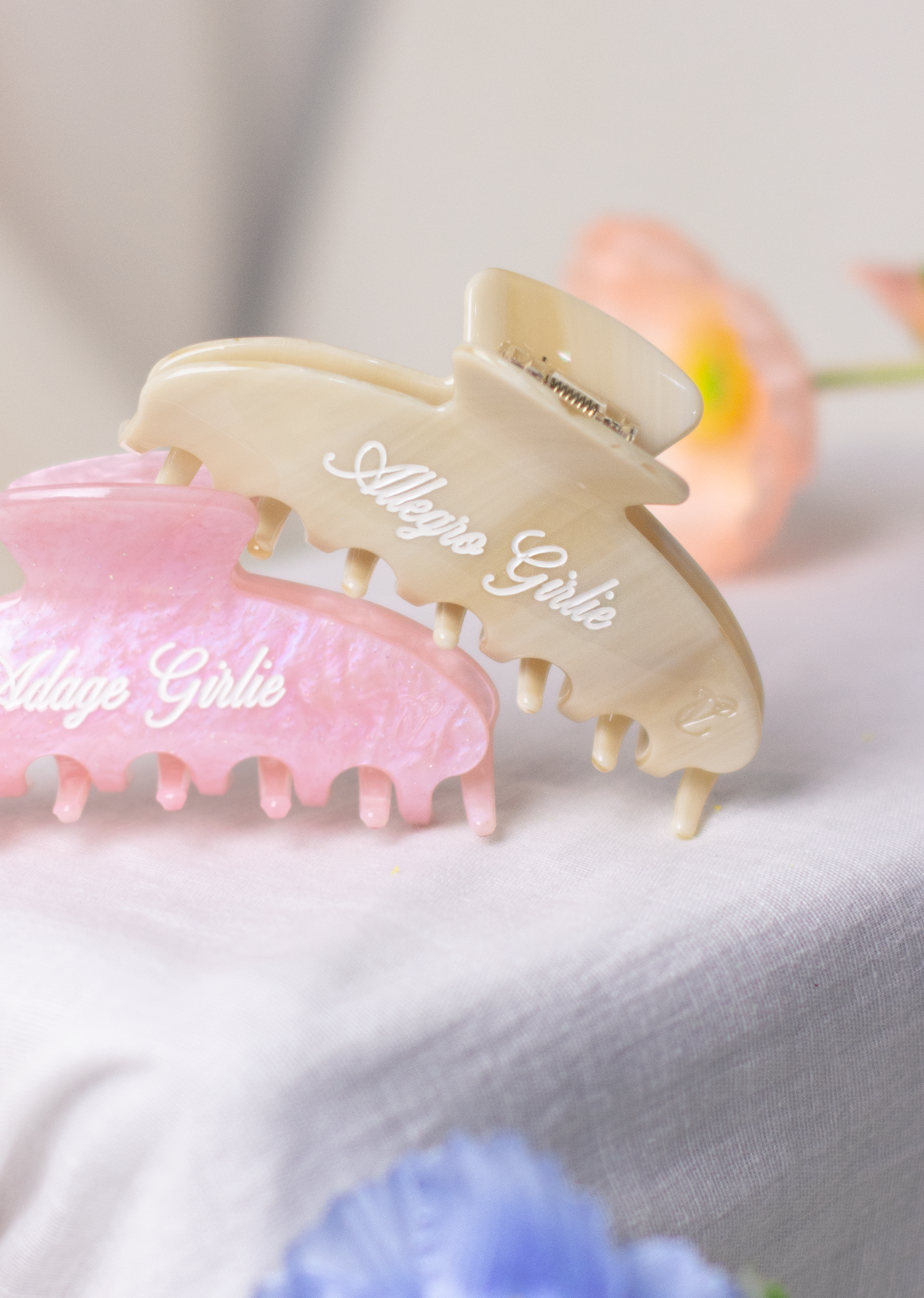 Allegro Girlie Claw Clip - Coconut Cream - Cloud & Victory